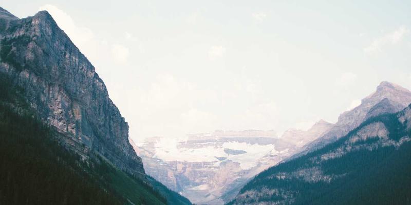 光影与构图的诗篇:解锁户外人像摄影的自然光秘诀与构图法则