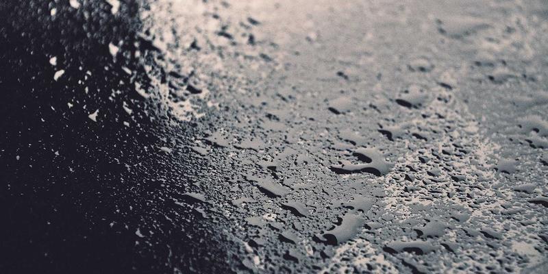 超越构图：如何运用色彩心理学与后期调色，为您的品牌构建不可复制的视觉护城河